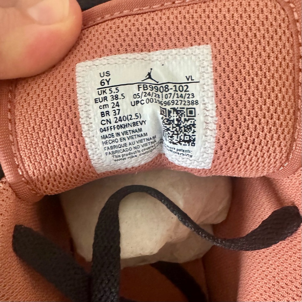 NEW - Nike Air Jordan 1 Low SE - Picture 6 of 6
